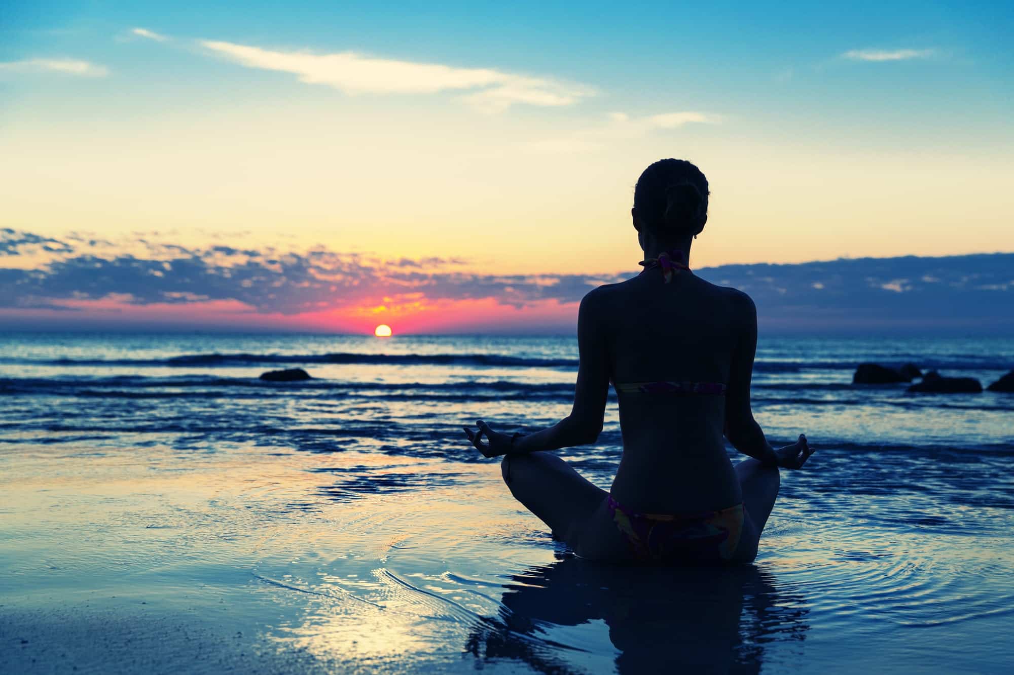 Méditation sur la plage